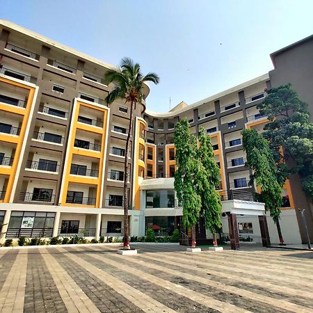 Golden Chariot Hotel Daman Ngoại thất bức ảnh