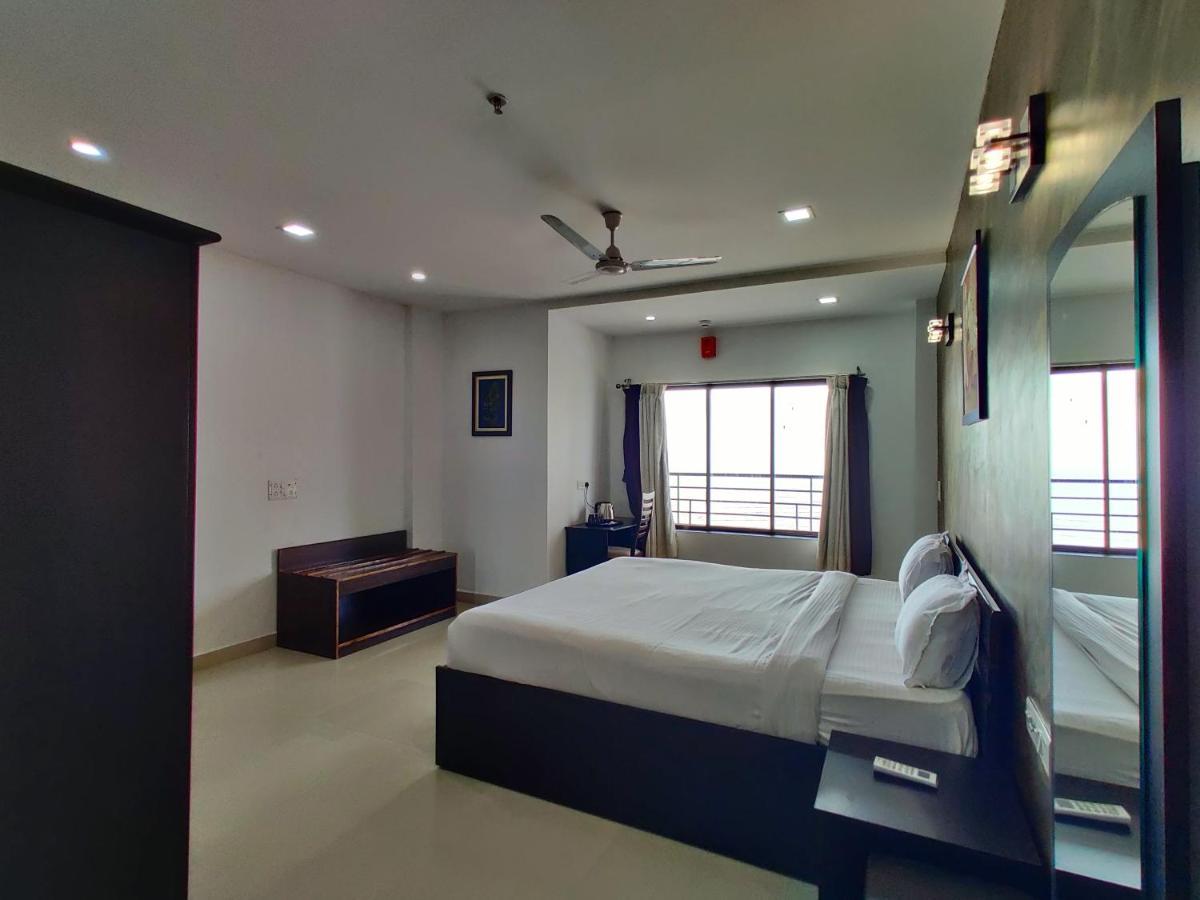 Golden Chariot Hotel Daman Ngoại thất bức ảnh