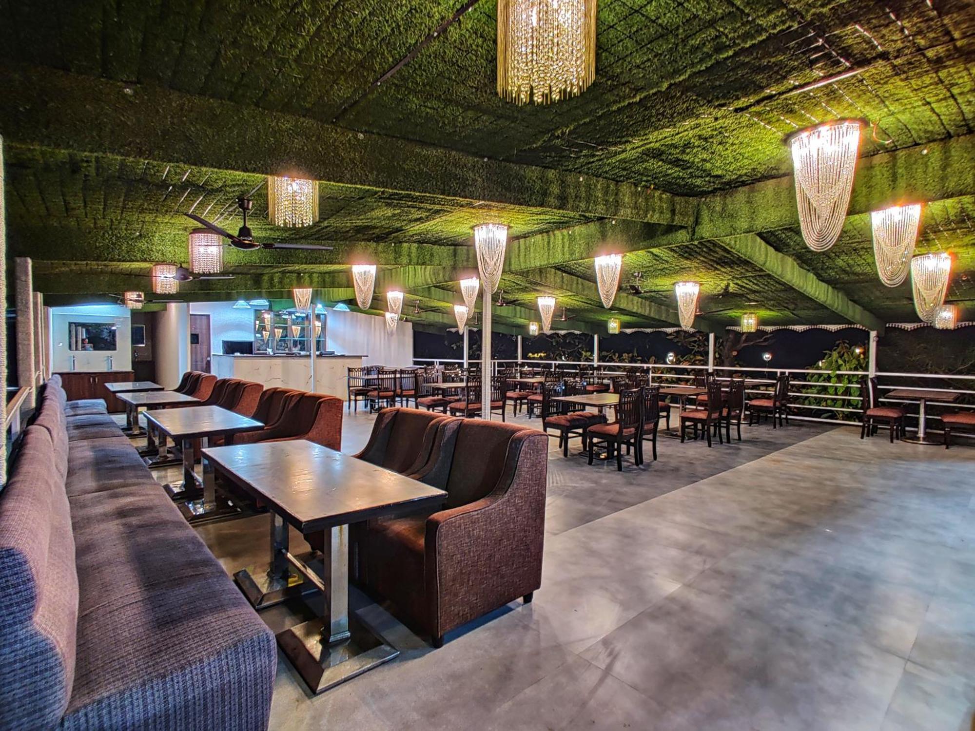 Golden Chariot Hotel Daman Ngoại thất bức ảnh