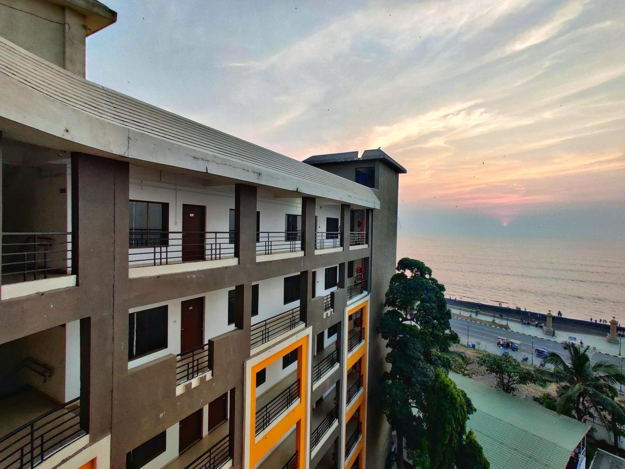 Golden Chariot Hotel Daman Ngoại thất bức ảnh