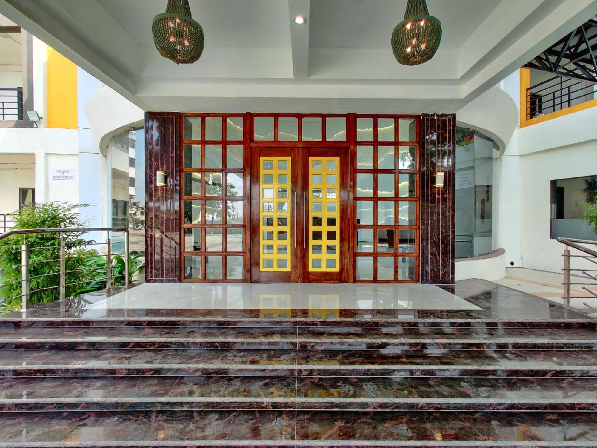 Golden Chariot Hotel Daman Ngoại thất bức ảnh