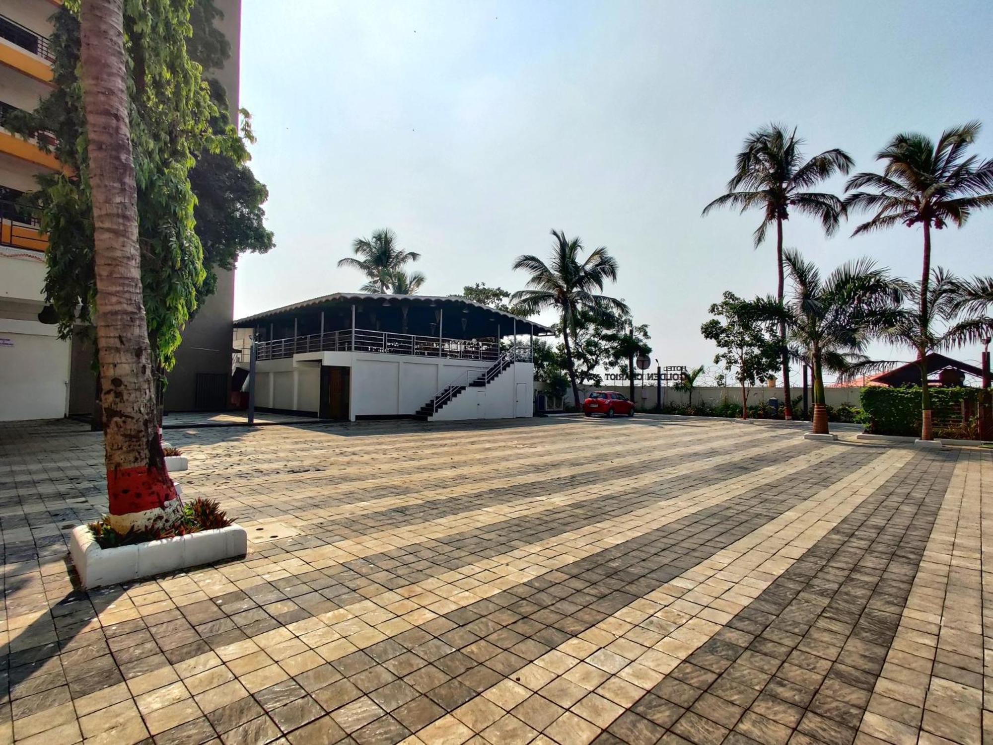 Golden Chariot Hotel Daman Ngoại thất bức ảnh