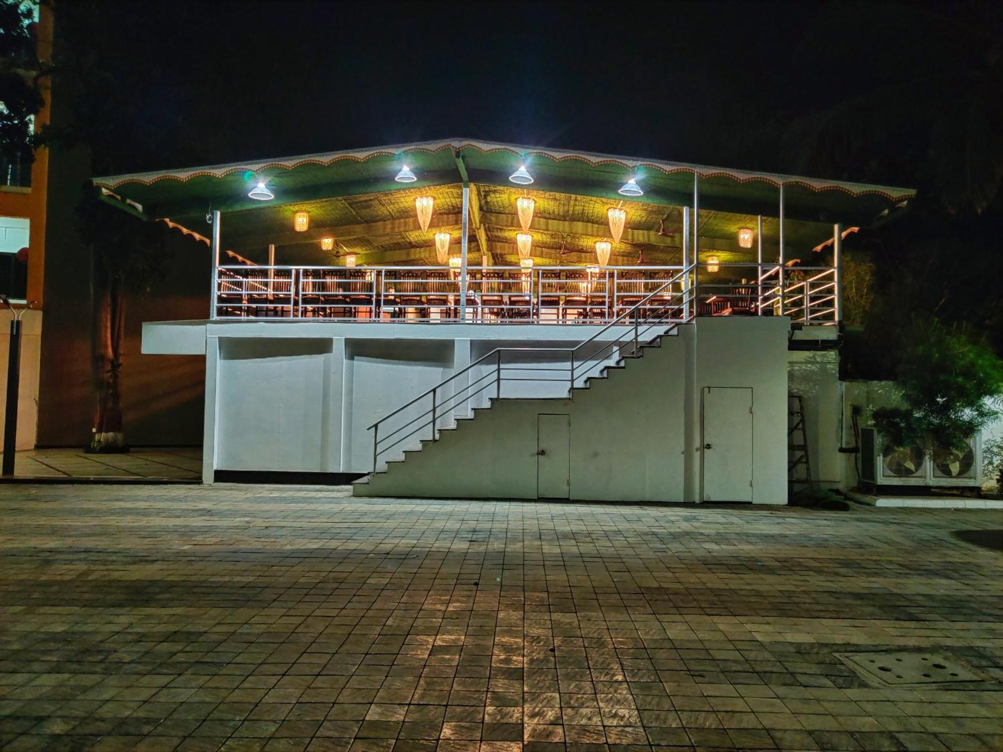 Golden Chariot Hotel Daman Ngoại thất bức ảnh