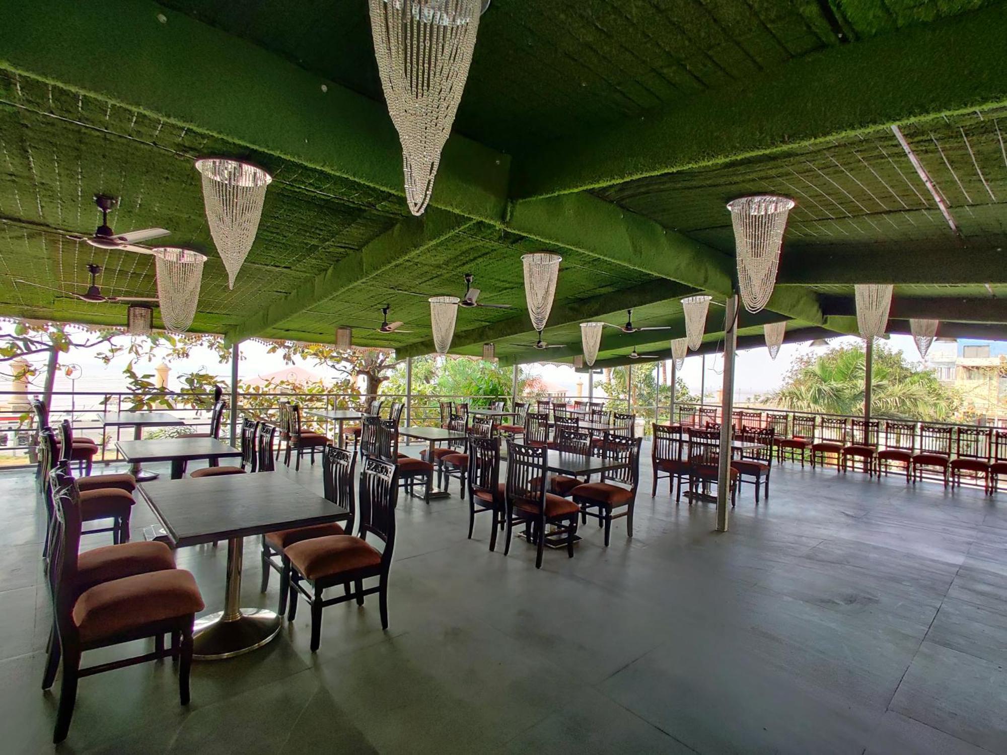 Golden Chariot Hotel Daman Ngoại thất bức ảnh