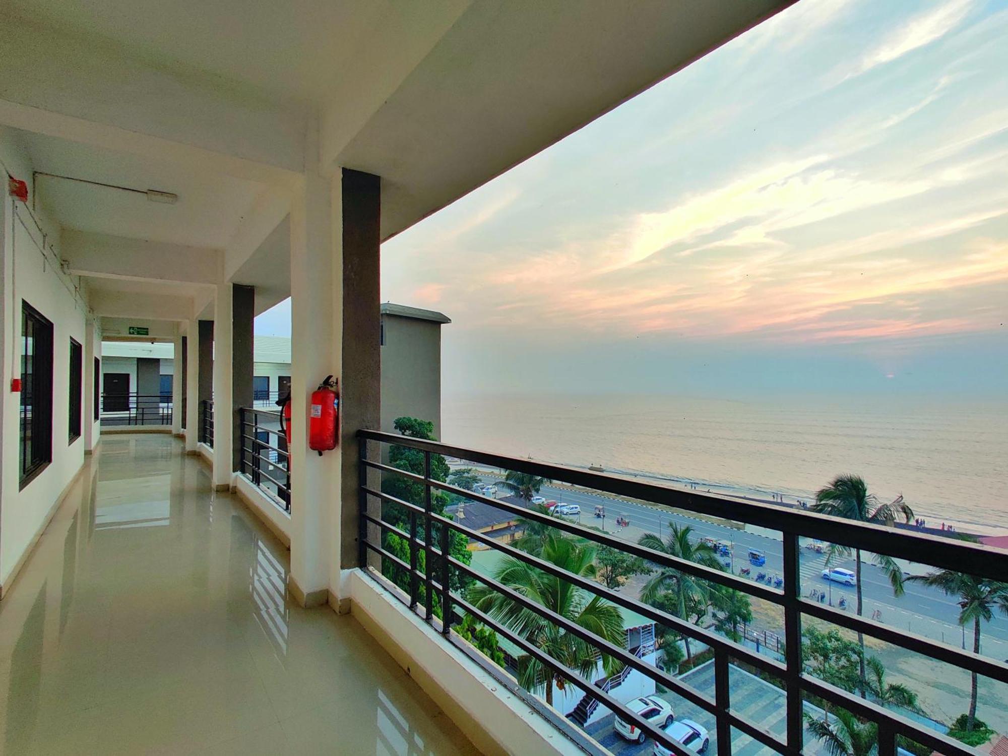 Golden Chariot Hotel Daman Ngoại thất bức ảnh