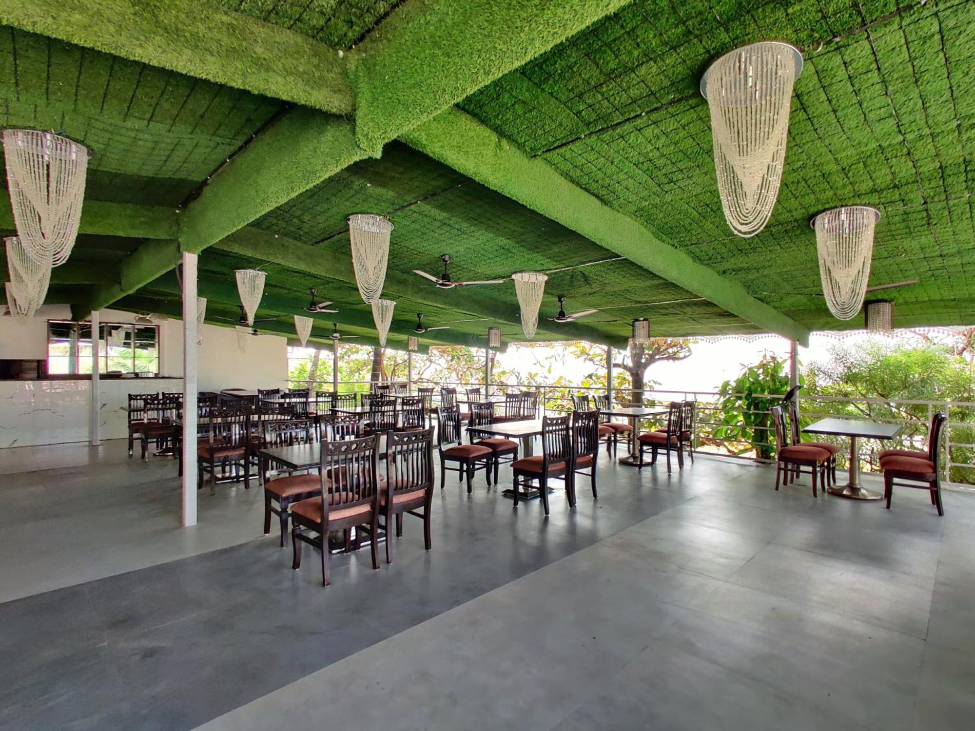 Golden Chariot Hotel Daman Ngoại thất bức ảnh
