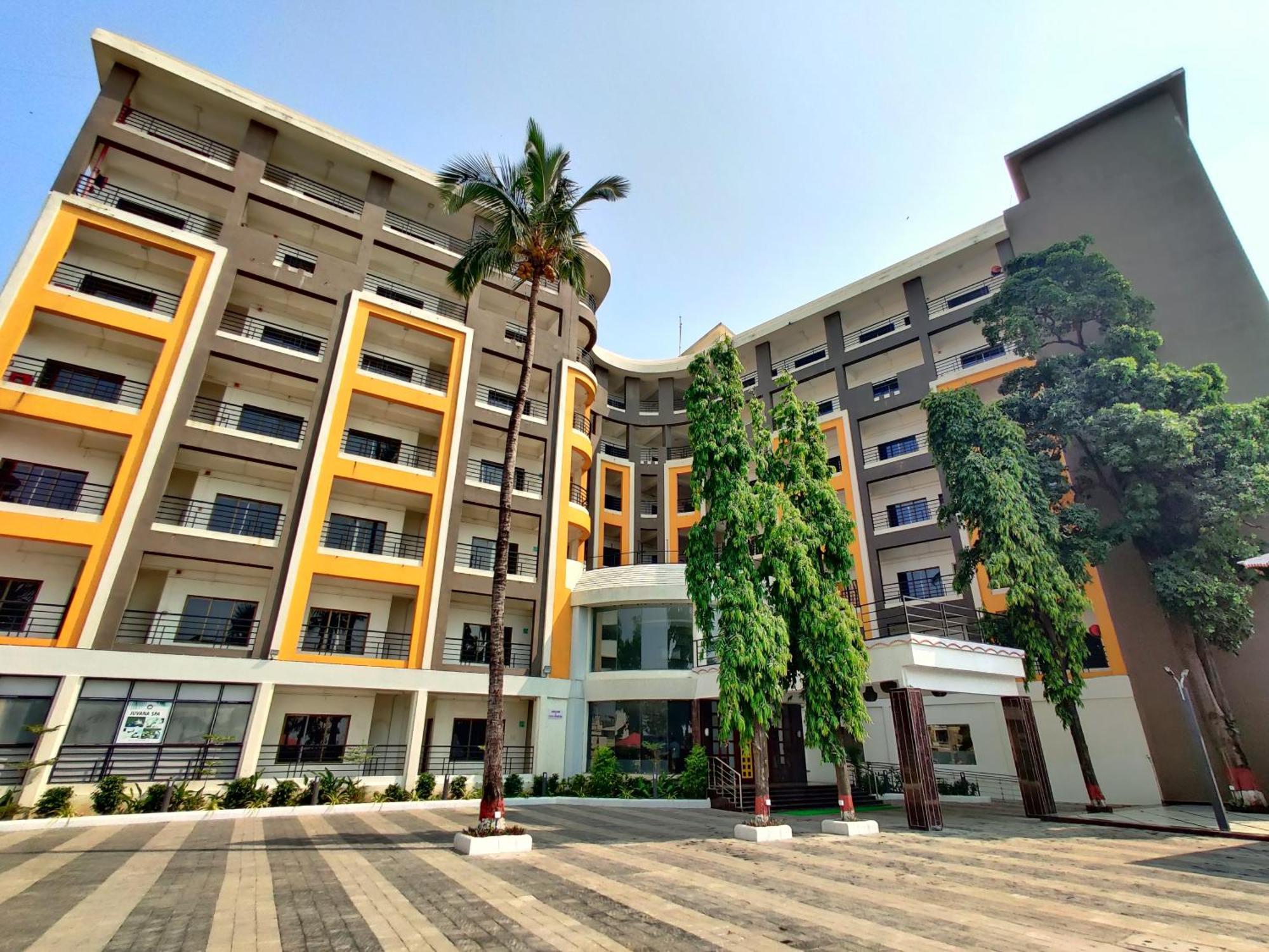 Golden Chariot Hotel Daman Ngoại thất bức ảnh