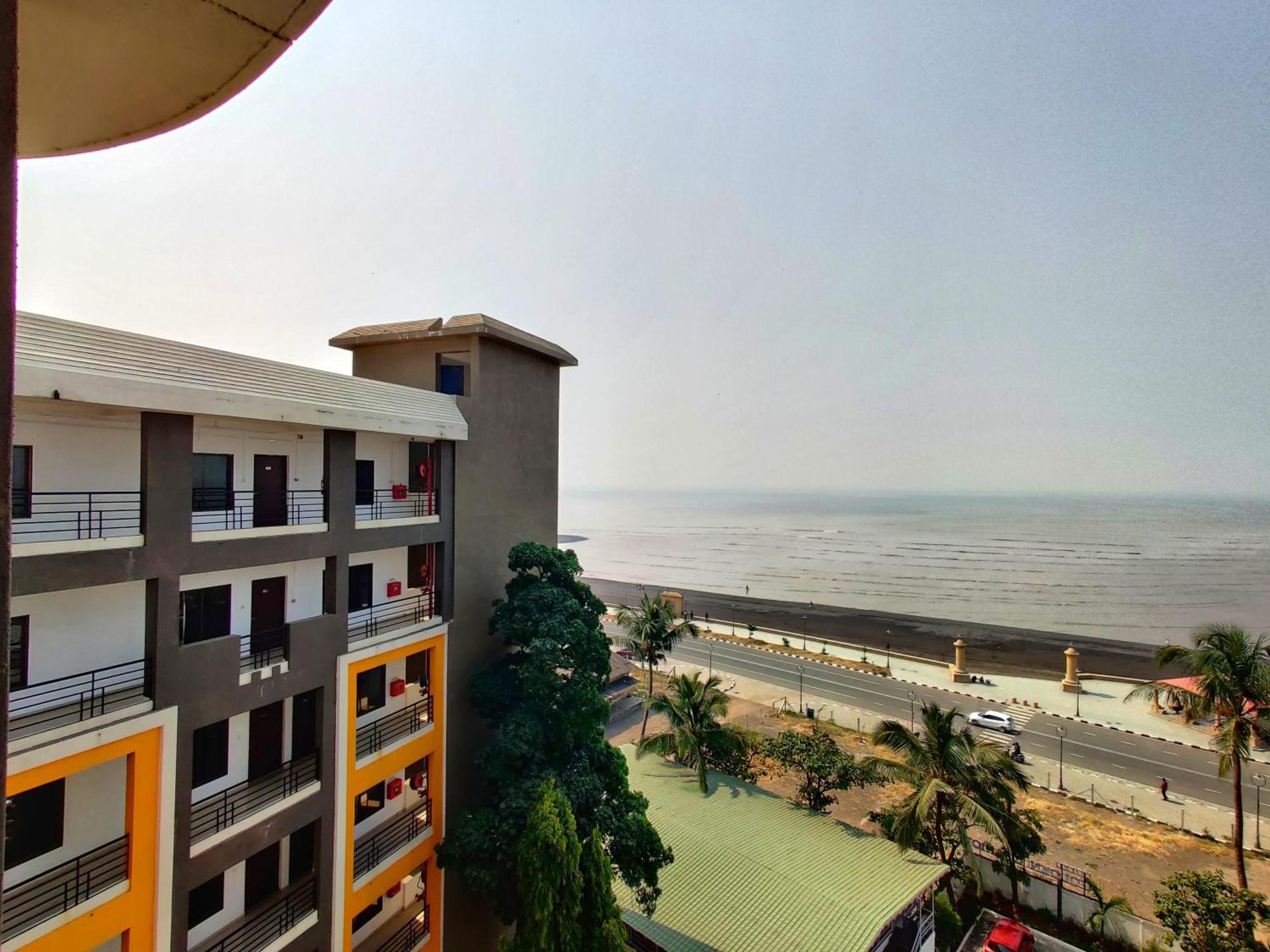 Golden Chariot Hotel Daman Ngoại thất bức ảnh