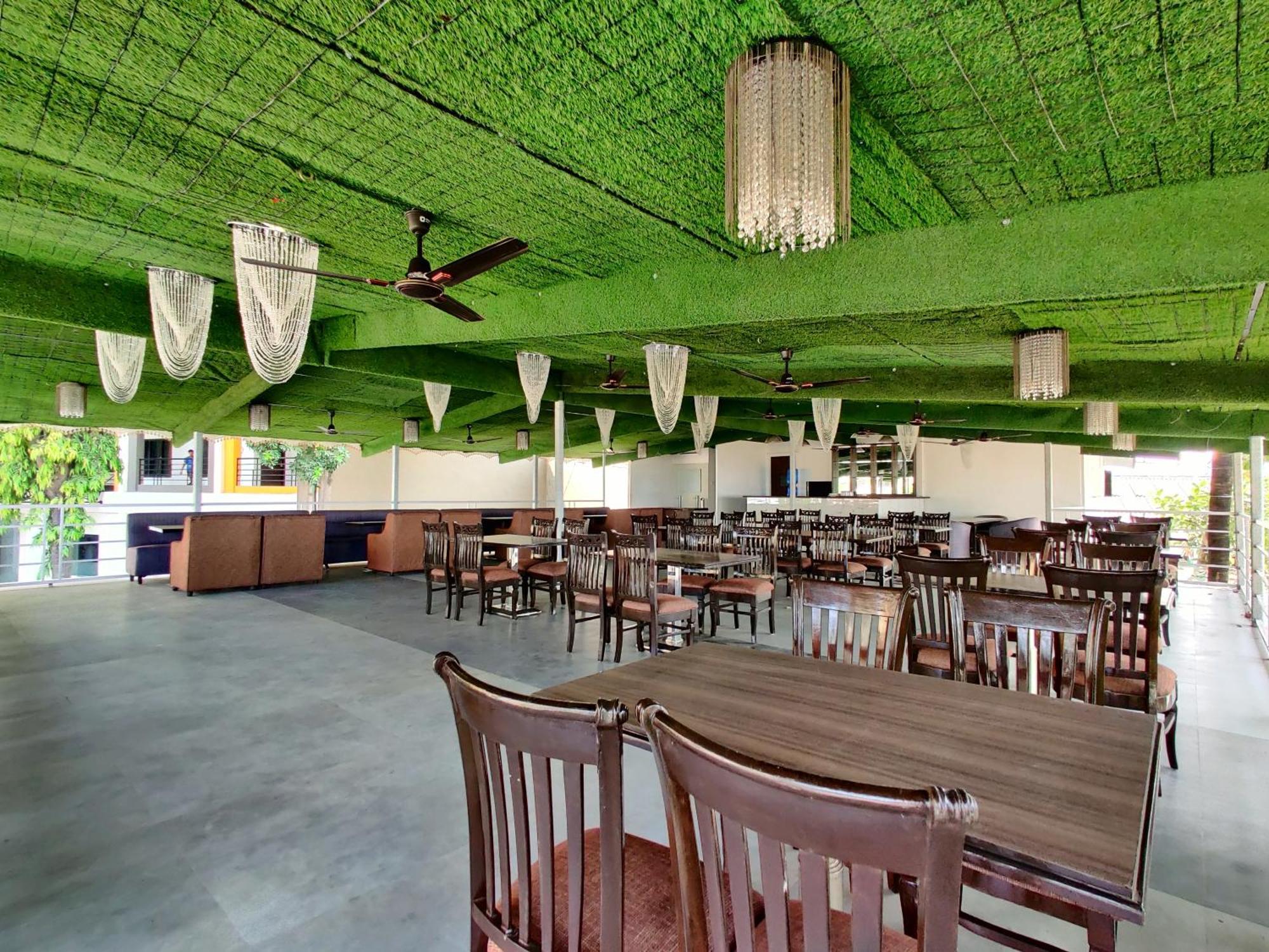 Golden Chariot Hotel Daman Ngoại thất bức ảnh