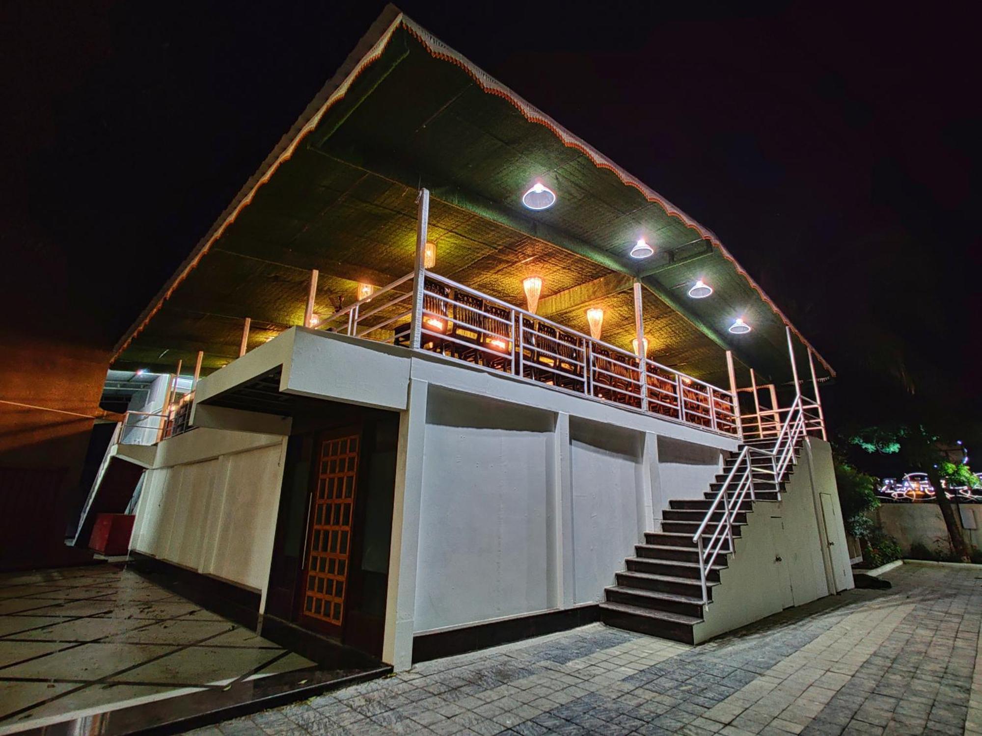Golden Chariot Hotel Daman Ngoại thất bức ảnh