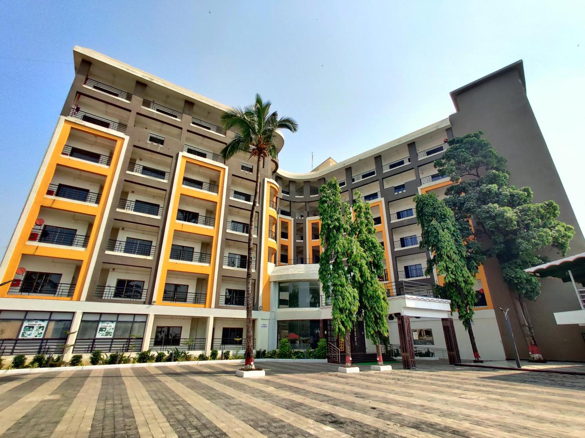 Golden Chariot Hotel Daman Ngoại thất bức ảnh