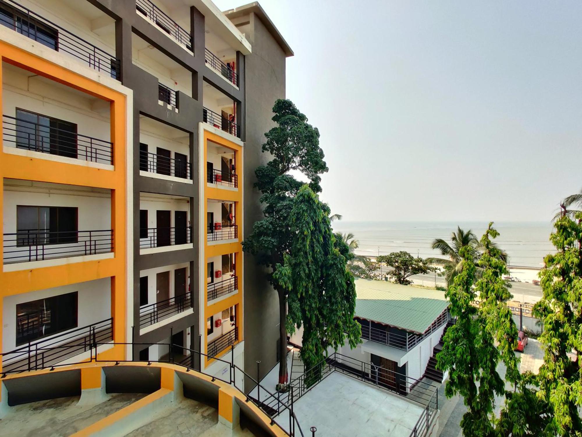 Golden Chariot Hotel Daman Ngoại thất bức ảnh