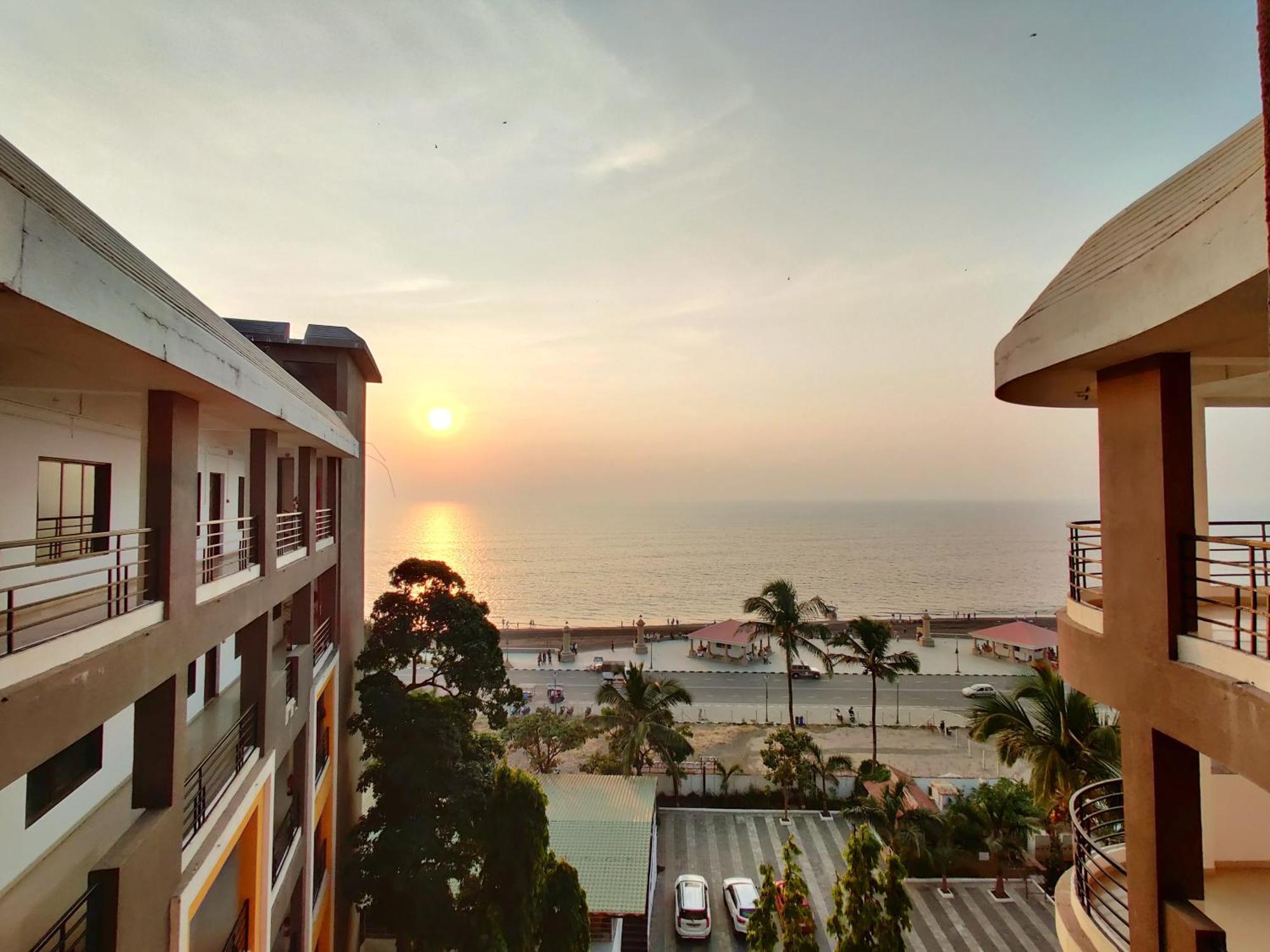 Golden Chariot Hotel Daman Ngoại thất bức ảnh