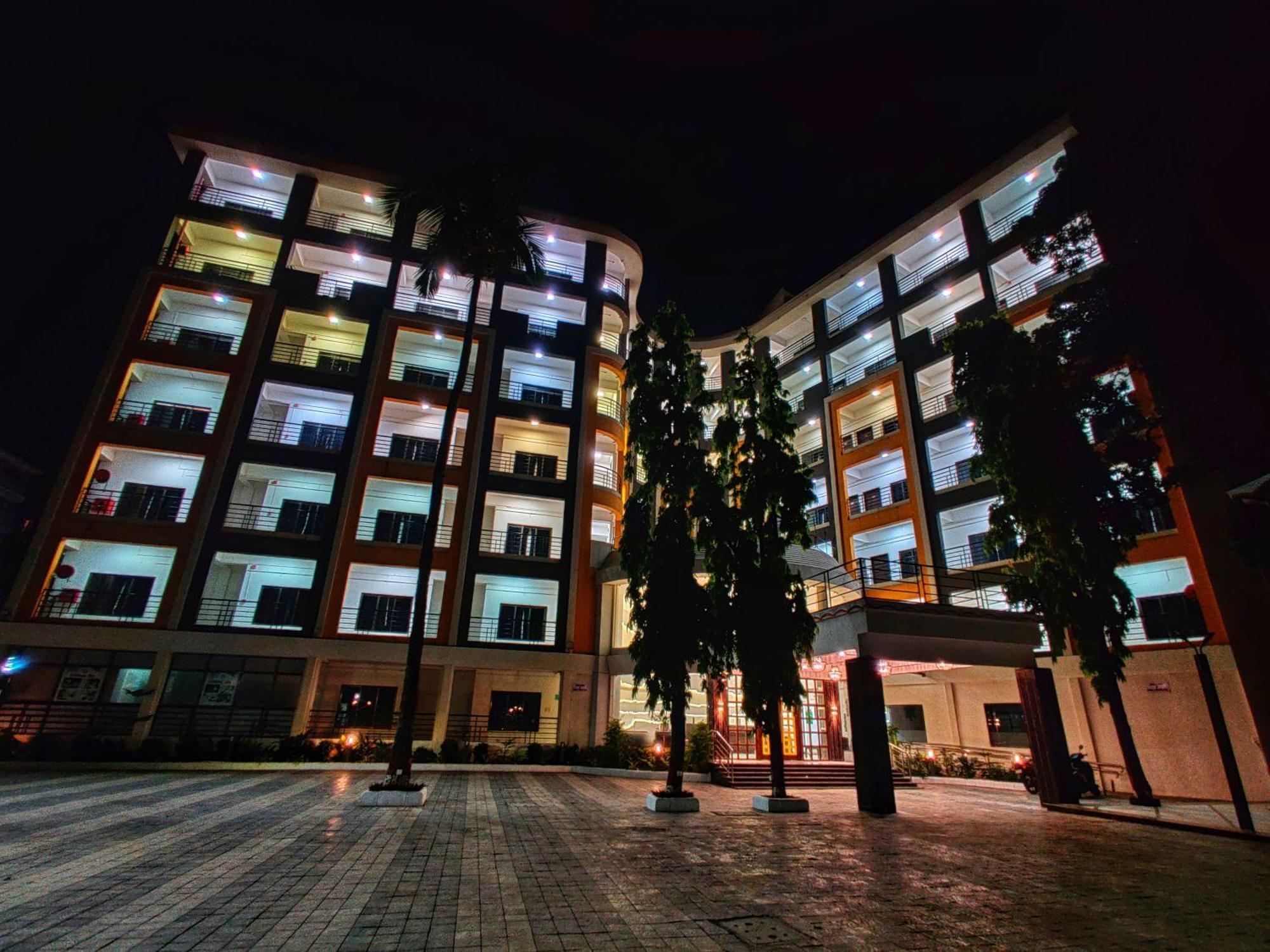 Golden Chariot Hotel Daman Ngoại thất bức ảnh