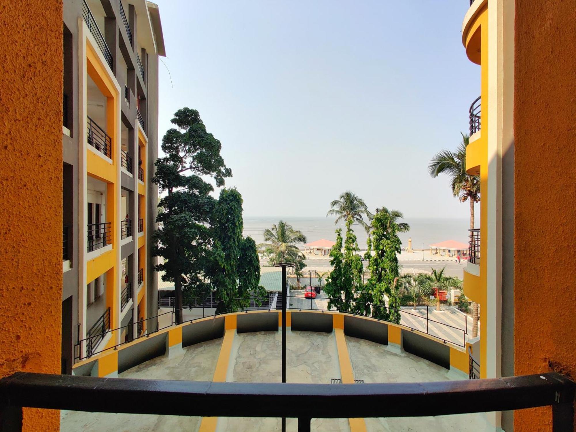 Golden Chariot Hotel Daman Ngoại thất bức ảnh