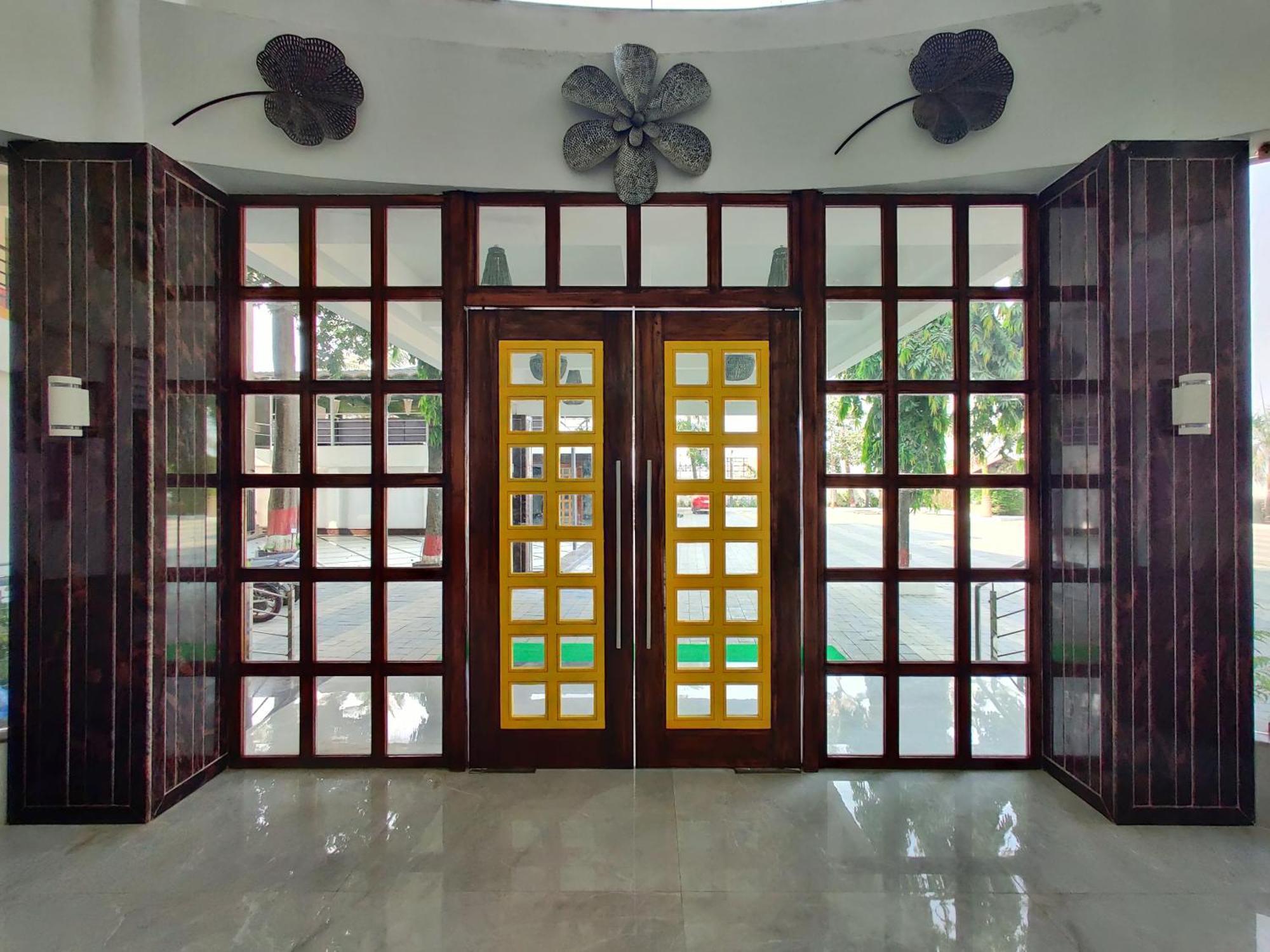 Golden Chariot Hotel Daman Ngoại thất bức ảnh
