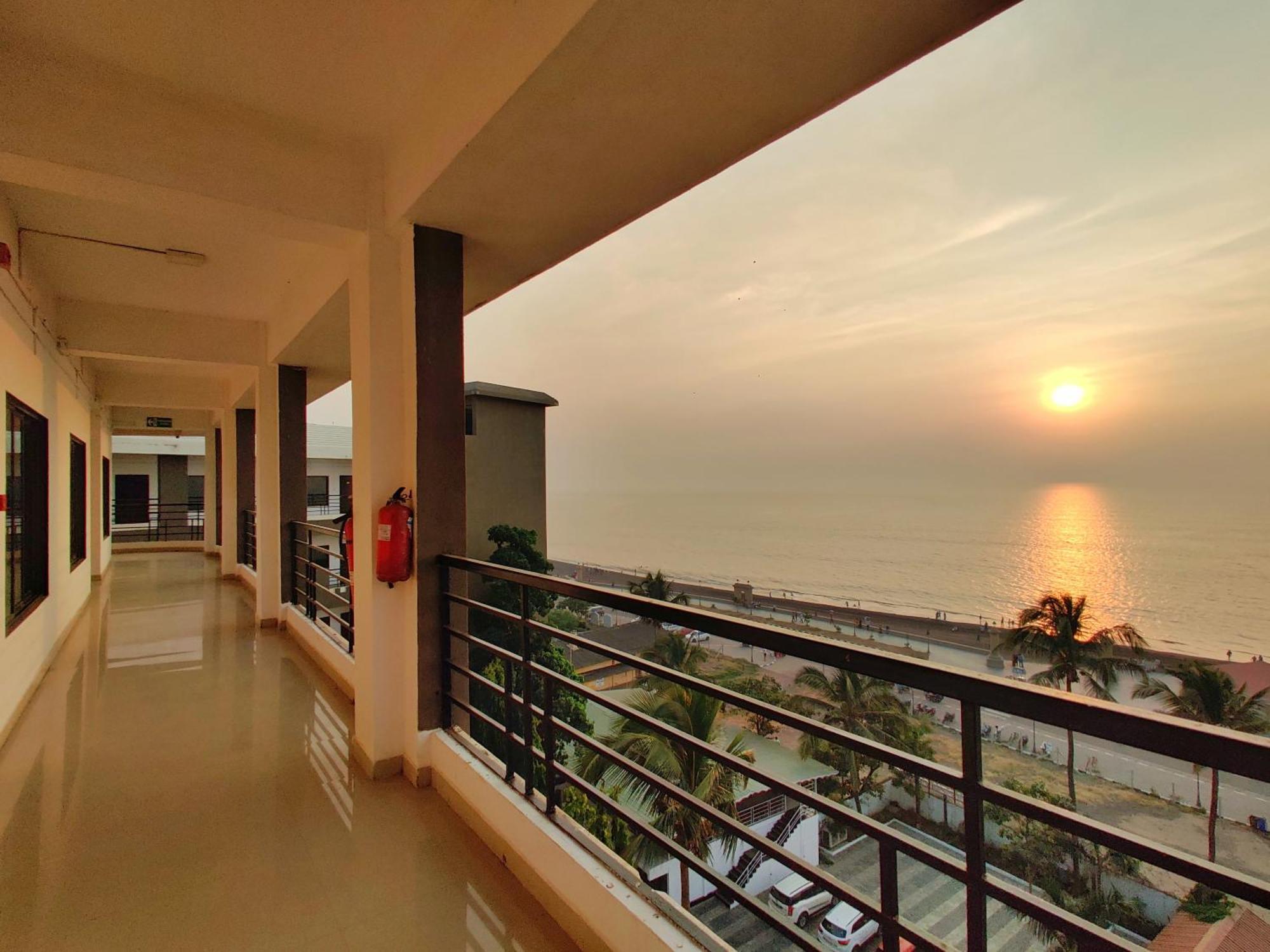 Golden Chariot Hotel Daman Ngoại thất bức ảnh