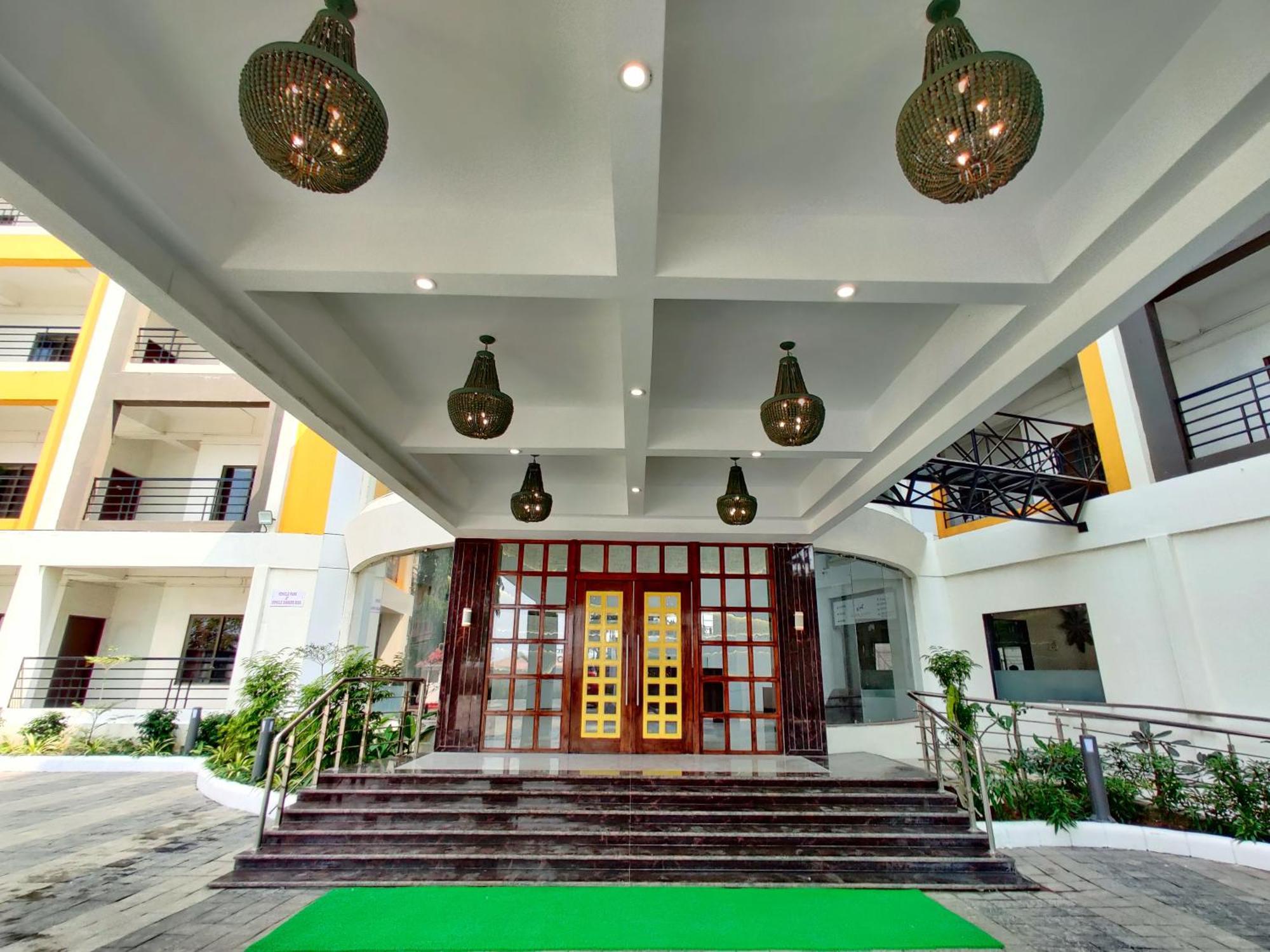 Golden Chariot Hotel Daman Ngoại thất bức ảnh