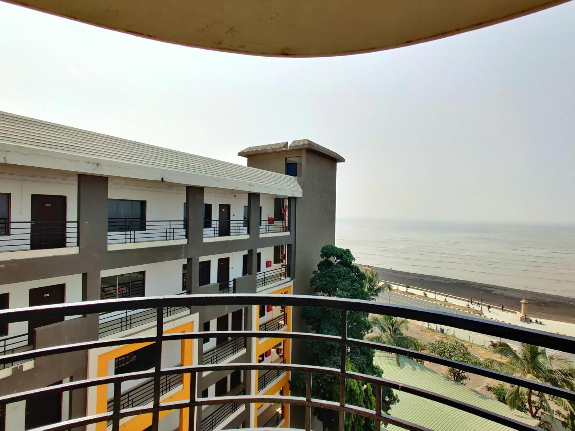 Golden Chariot Hotel Daman Ngoại thất bức ảnh