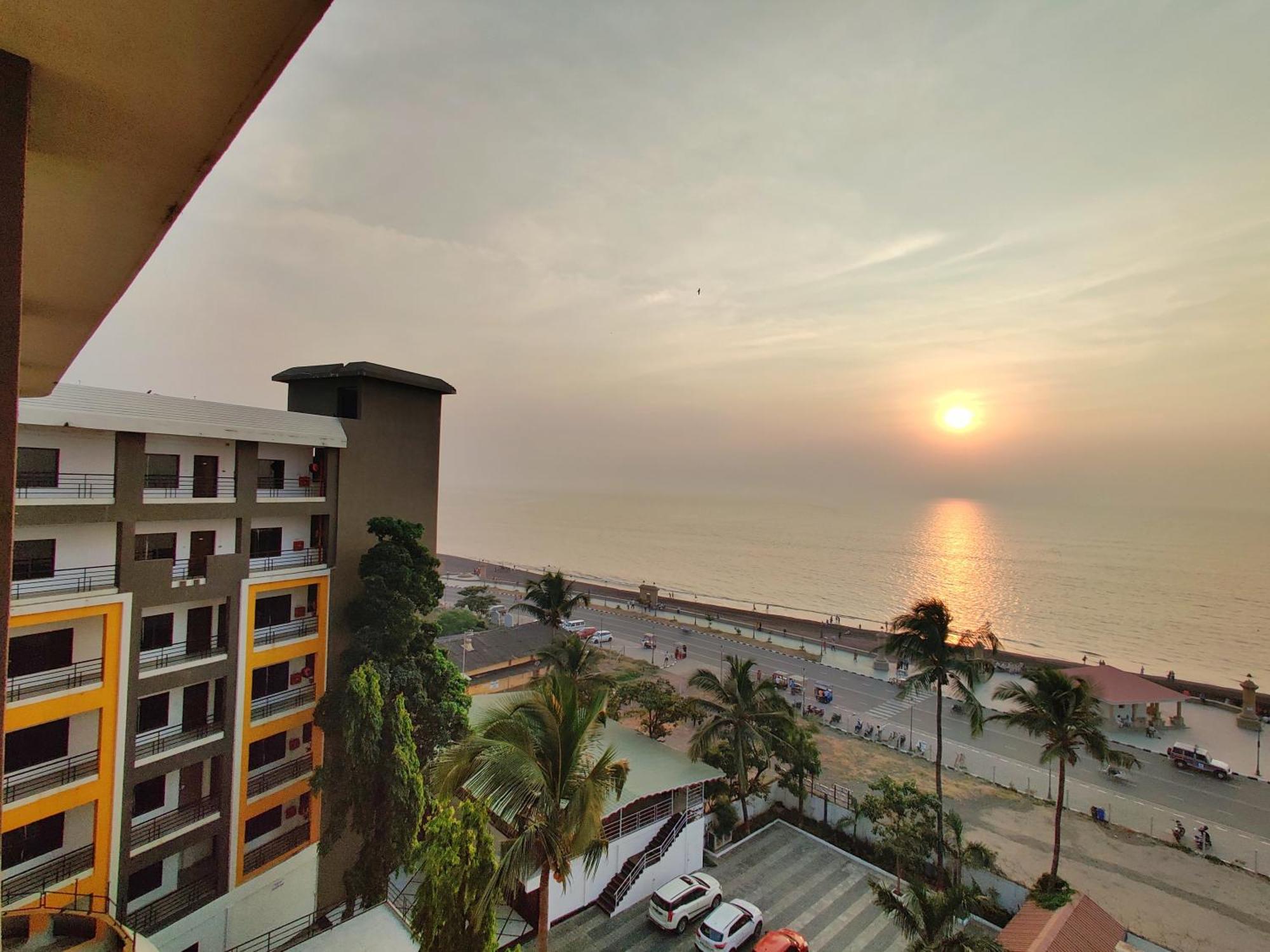 Golden Chariot Hotel Daman Ngoại thất bức ảnh