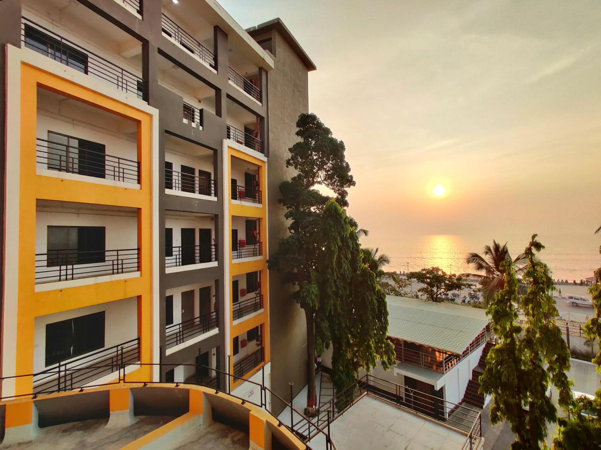Golden Chariot Hotel Daman Ngoại thất bức ảnh