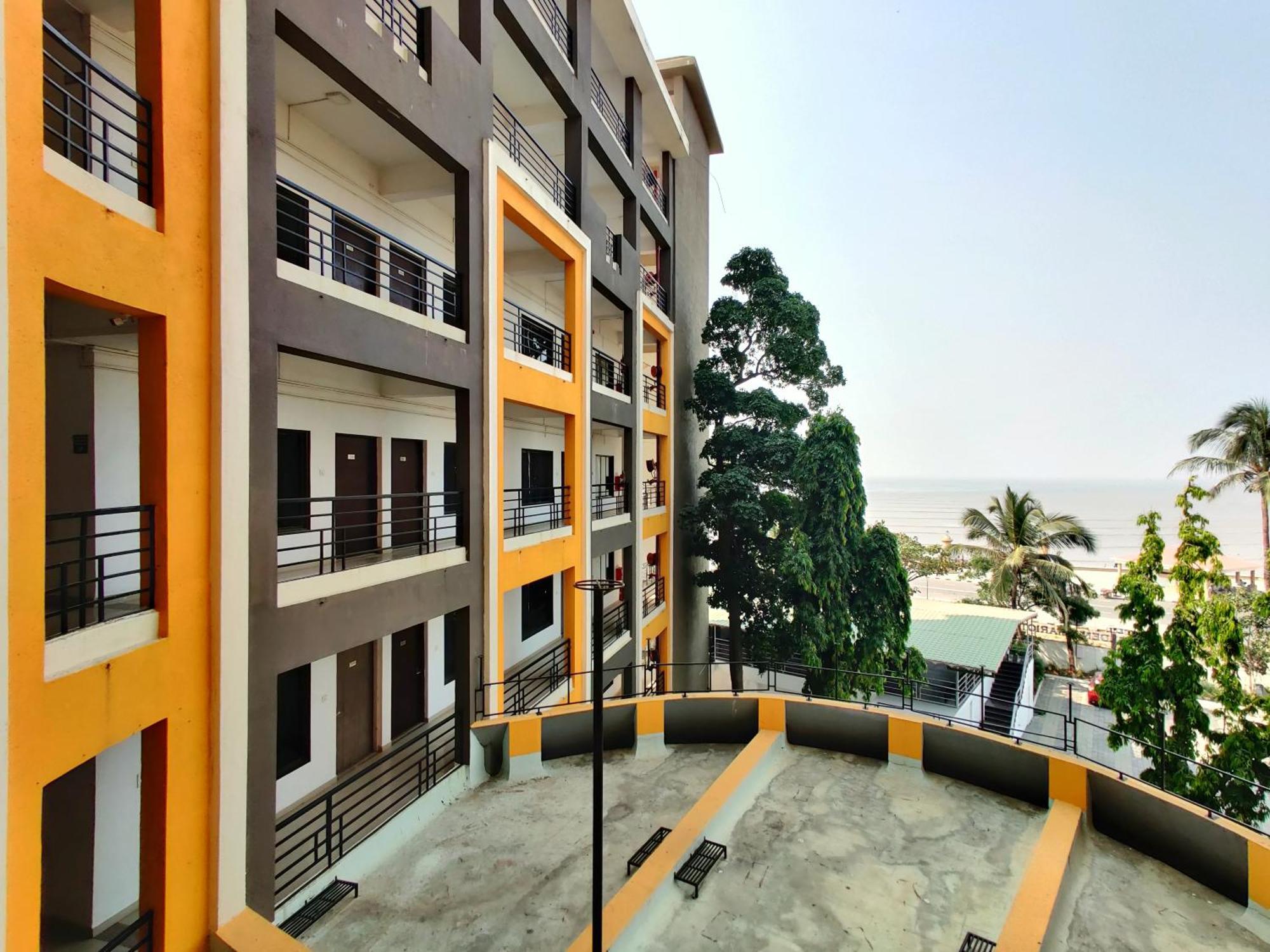Golden Chariot Hotel Daman Ngoại thất bức ảnh