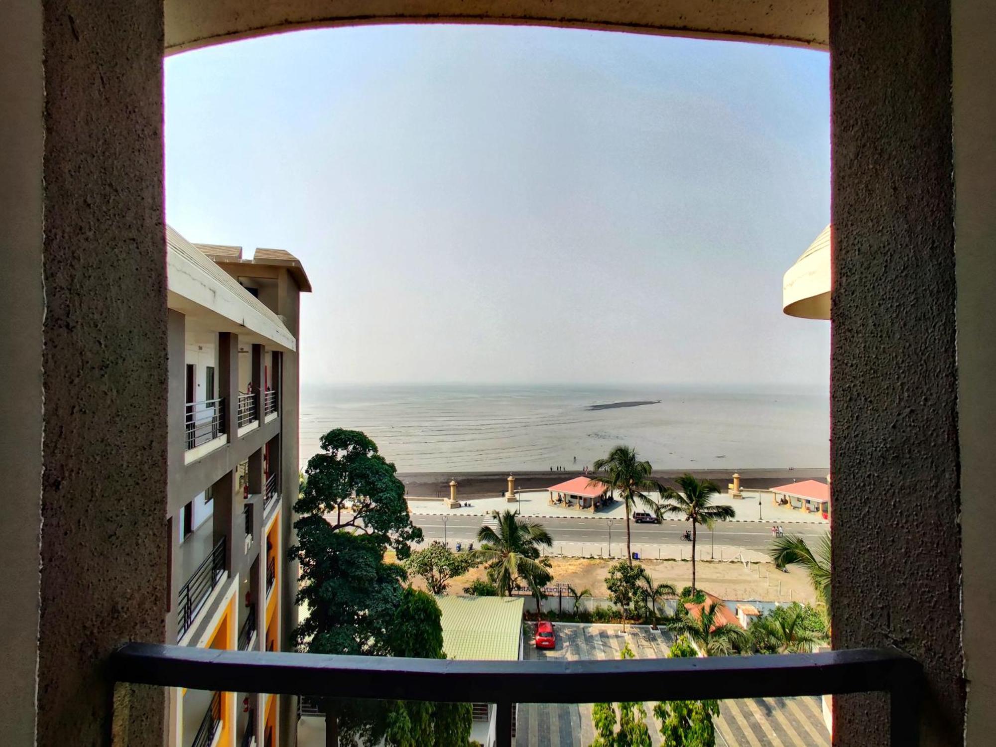 Golden Chariot Hotel Daman Ngoại thất bức ảnh