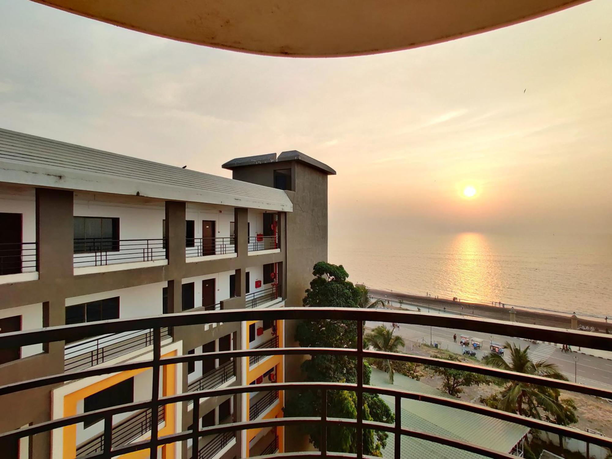 Golden Chariot Hotel Daman Ngoại thất bức ảnh