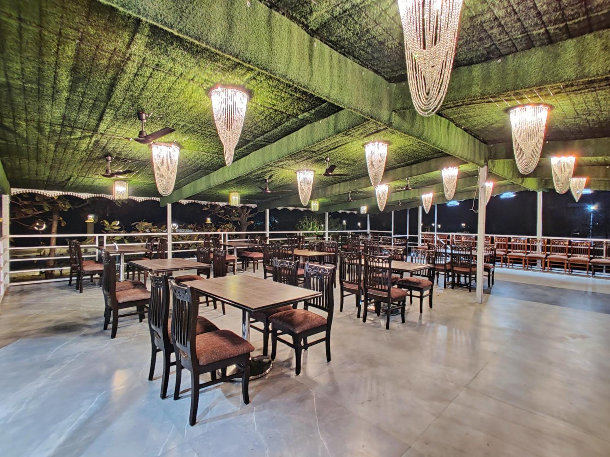 Golden Chariot Hotel Daman Ngoại thất bức ảnh