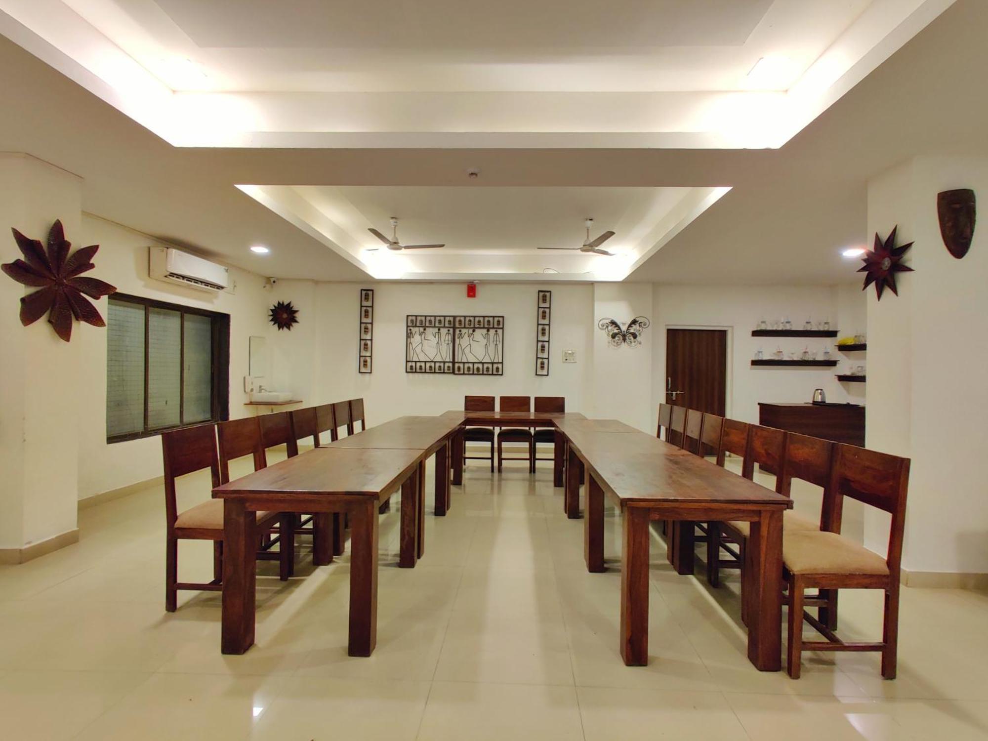 Golden Chariot Hotel Daman Ngoại thất bức ảnh