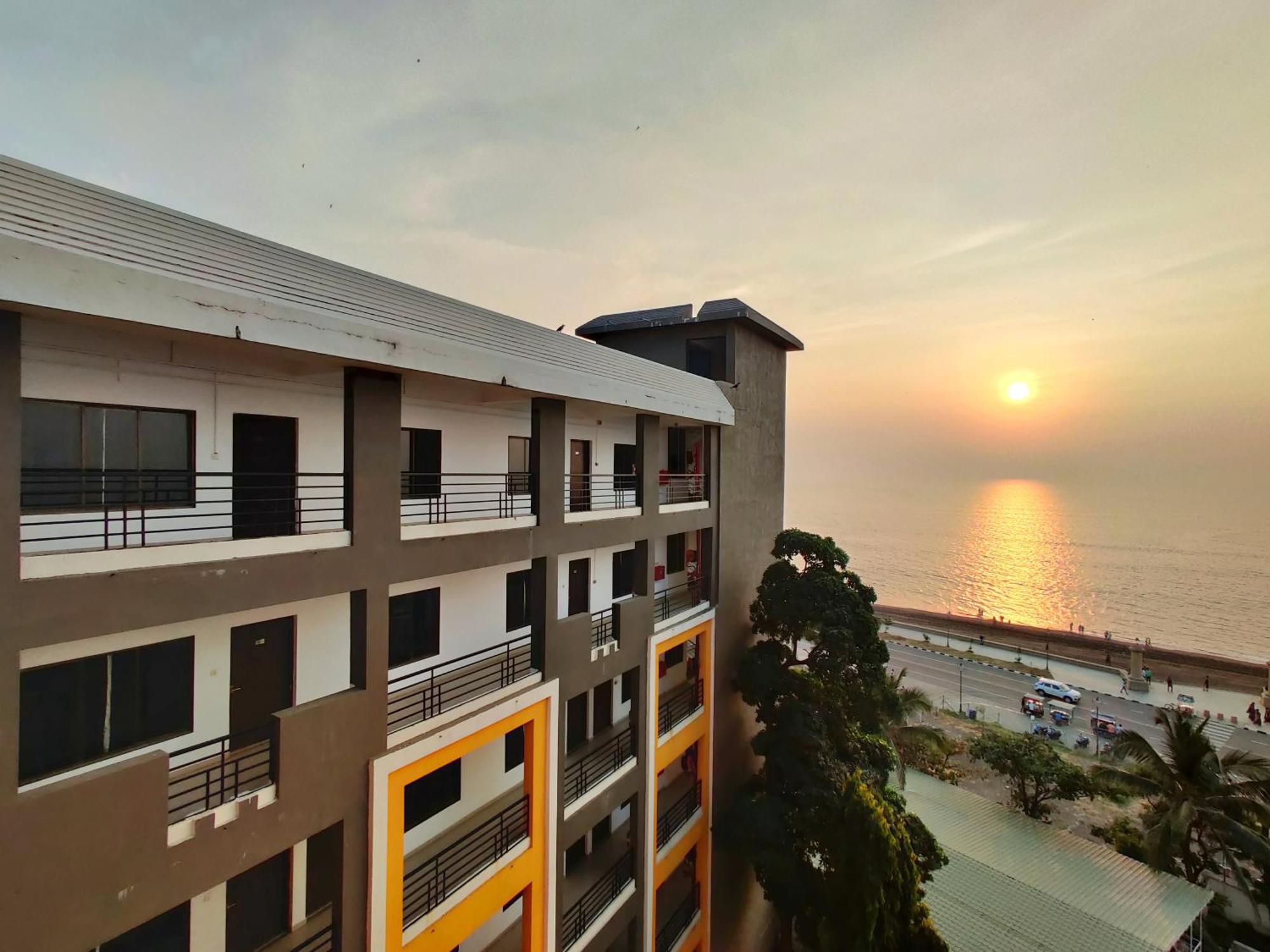 Golden Chariot Hotel Daman Ngoại thất bức ảnh