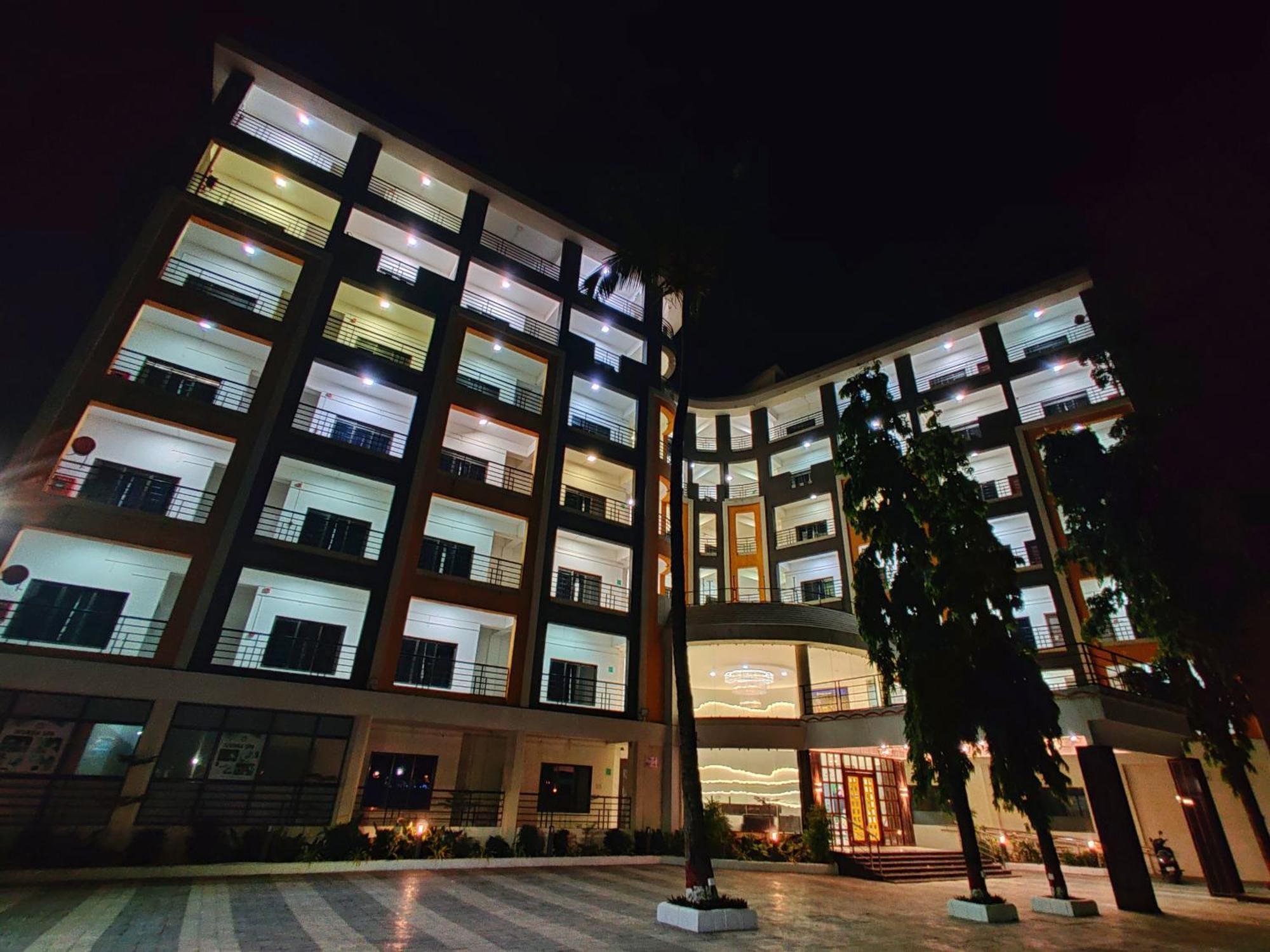 Golden Chariot Hotel Daman Ngoại thất bức ảnh