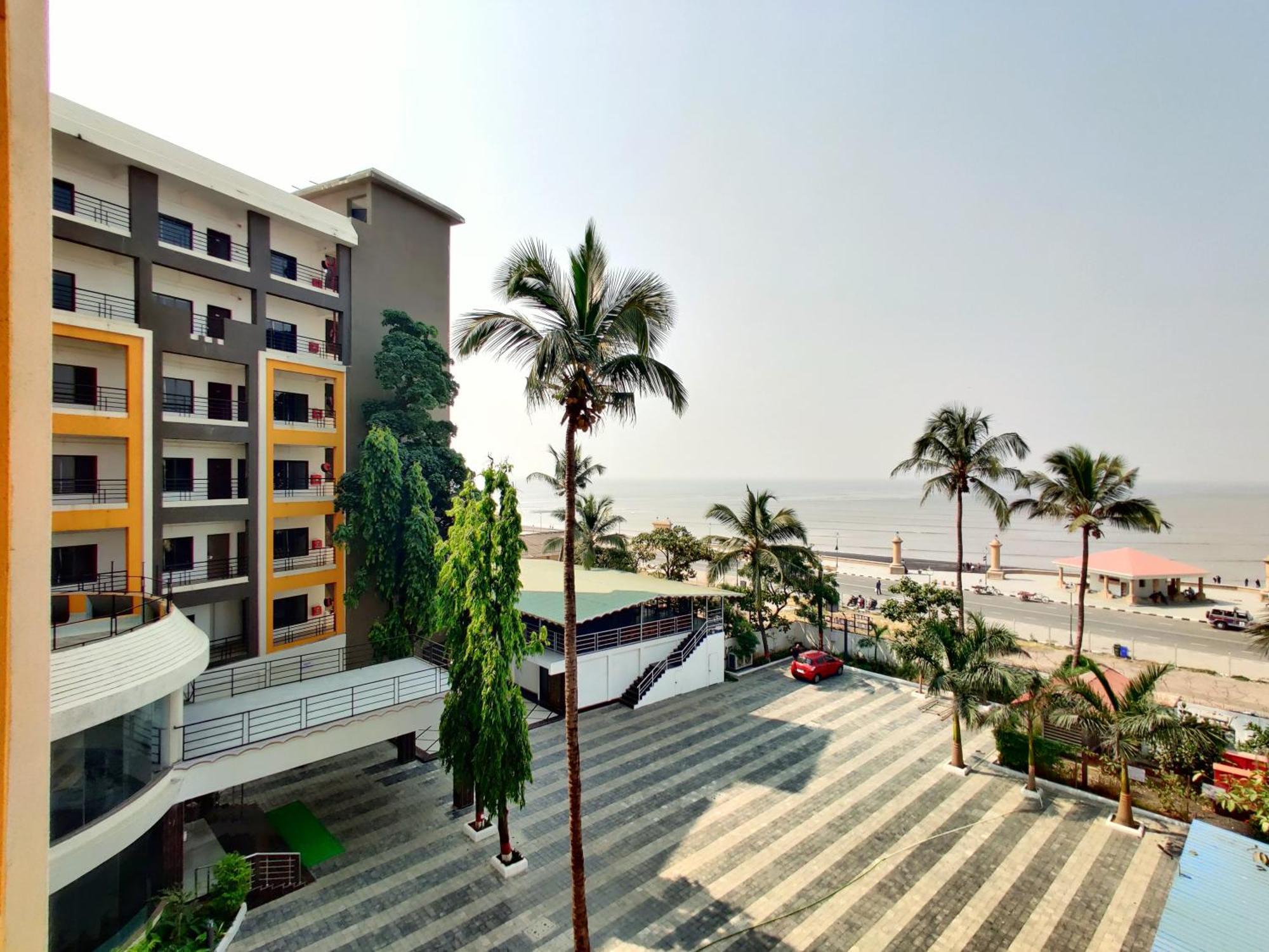 Golden Chariot Hotel Daman Ngoại thất bức ảnh